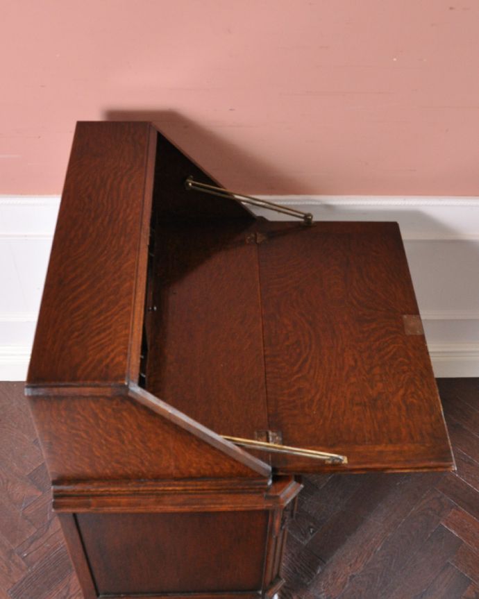 ビューロー　アンティーク家具　英国トラッドなライティングビューロー、オーク材のアンティーク家具。天板もピカピカにお直ししました。(q-890-f)