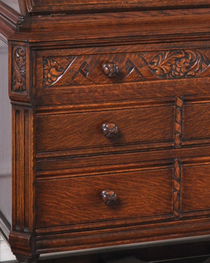 ビューロー　アンティーク家具　英国トラッドなライティングビューロー、オーク材のアンティーク家具。色がシックなので、可愛すぎない大人な雰囲気に仕上がっています。(q-890-f)