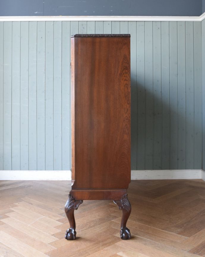 アンティークのキャビネット アンティーク家具 華やかなマホガニー材のブックケース(本棚)、英国のアンティーク家具。横から見てもピカピカです。(q-892-f)