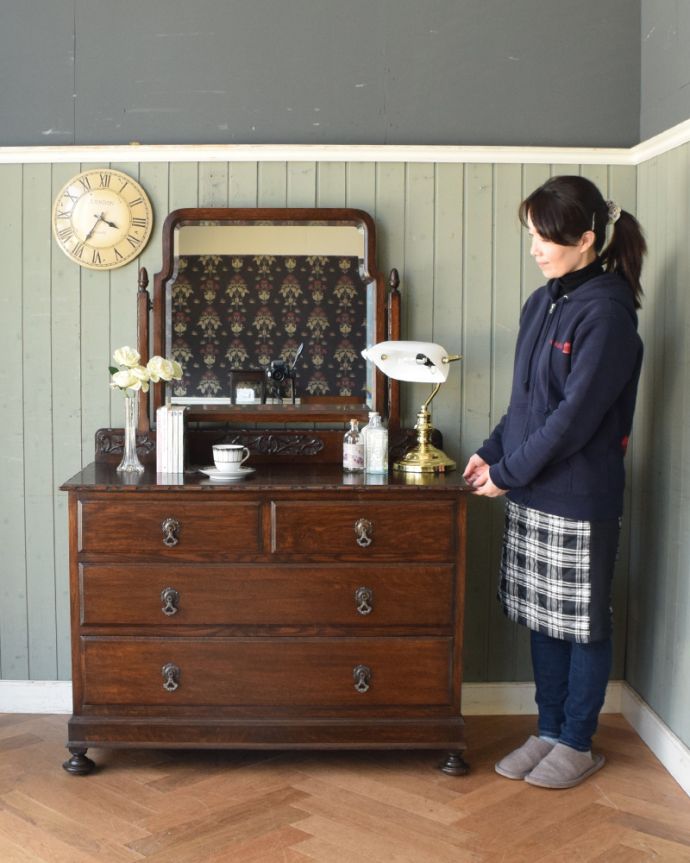 アンティークのドレッサー　アンティーク家具　和室にも似合うドレッシングチェスト（ドレッサー）、アンティークの英国輸入家具。落ち着きと品のあるデザイン。(q-893-f)