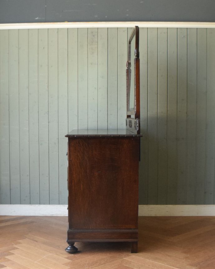 アンティークのドレッサー　アンティーク家具　和室にも似合うドレッシングチェスト（ドレッサー）、アンティークの英国輸入家具。横から見るのが、また美しいんです。(q-893-f)