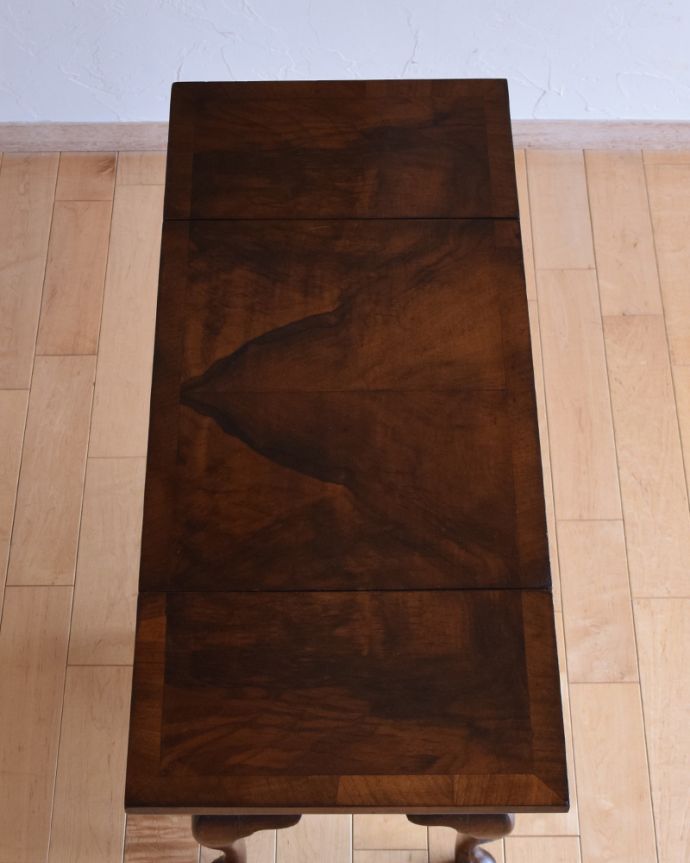 アンティークのキャビネット　アンティーク家具　小さいペディスタルカップボード、イギリスのアンティーク家具。天板もキレイに仕上げました。(q-900-f)