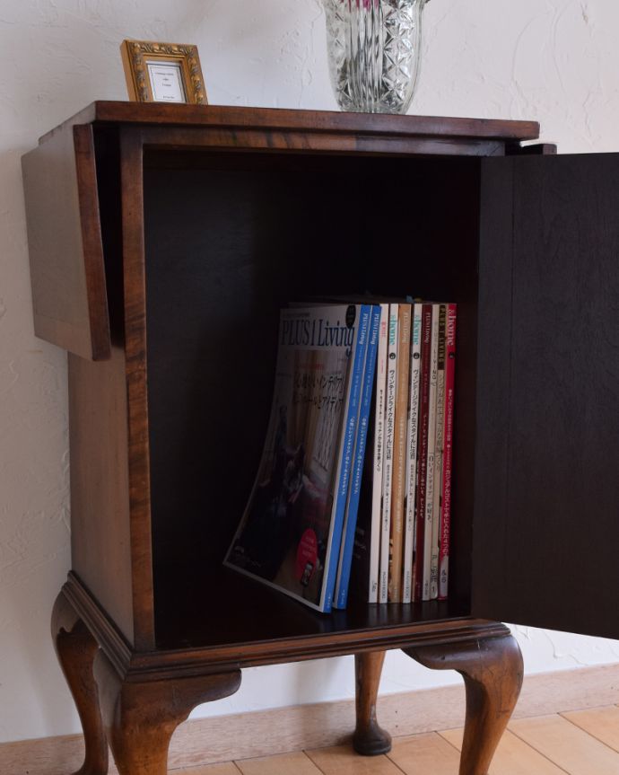 アンティークのキャビネット　アンティーク家具　小さいペディスタルカップボード、イギリスのアンティーク家具。雑誌サイズも入ります。(q-900-f)