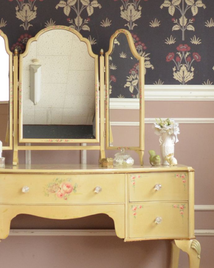 アンティークのドレッサー　アンティーク家具　ブーケを描いたドレッシングテーブル（鏡台）、アンティークのフレンチインテリア。ピカピカにお直ししました。(q-902-f)