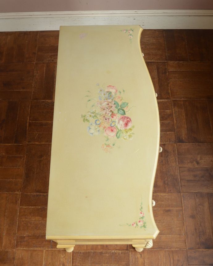 アンティークのドレッサー　アンティーク家具　ブーケを描いたドレッシングテーブル（鏡台）、アンティークのフレンチインテリア。天板もキレイに塗装を仕上げました。(q-902-f)