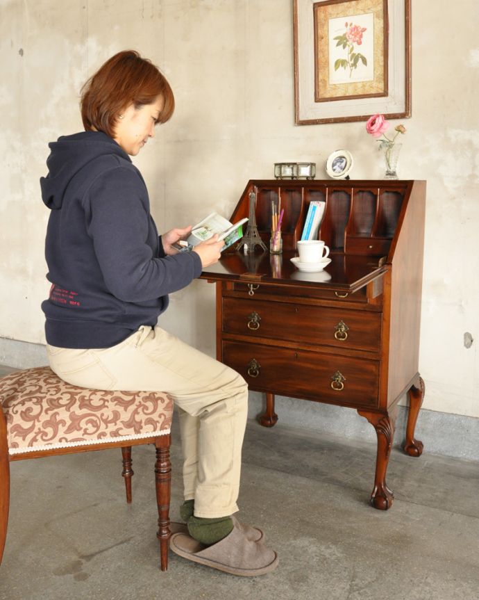 ビューロー　アンティーク家具　英国輸入のオシャレなアンティーク家具のライティングビューロー。落ち着いた雰囲気のビューロー。(q-903-f)