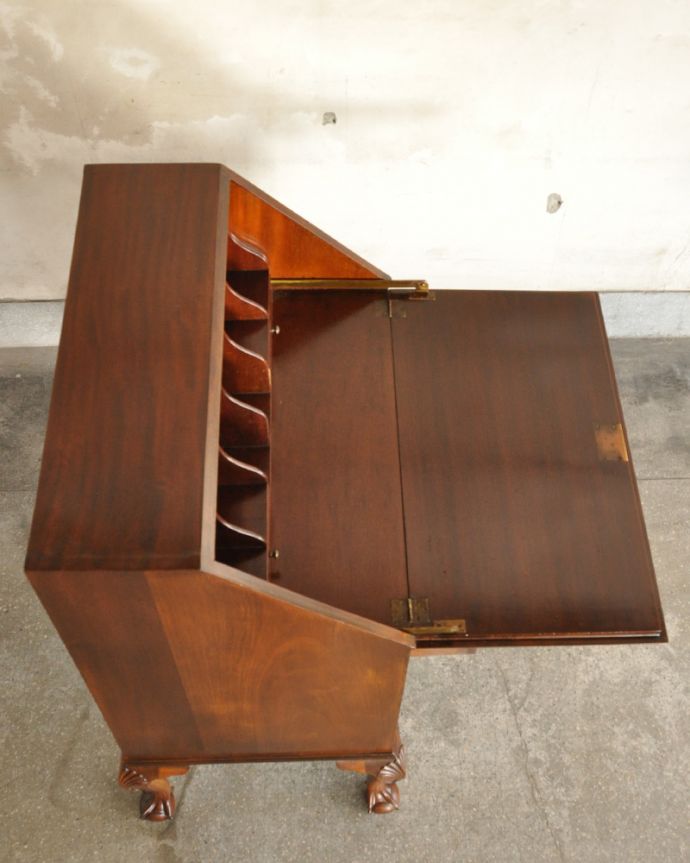 ビューロー　アンティーク家具　英国輸入のオシャレなアンティーク家具のライティングビューロー。天板もピカピカにお直ししました。(q-903-f)