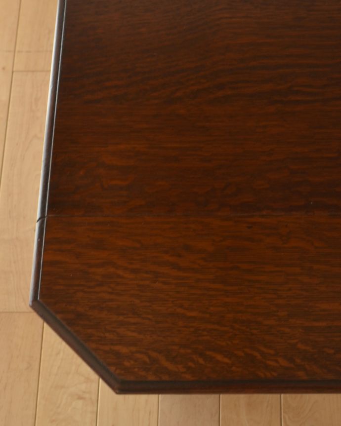 アンティークのテーブル　アンティーク家具　バタフライタイプのコーヒーテーブル、アンティークの英国家具。木目も美しいです。(q-905-f)