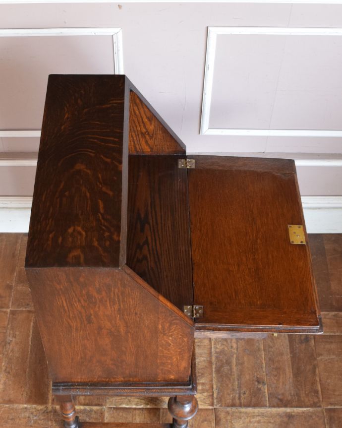 ビューロー アンティーク家具 小さいサイズのライティングビューロー、アンティークの英国輸入家具。天板もピカピカにお直ししました。(q-907-f)