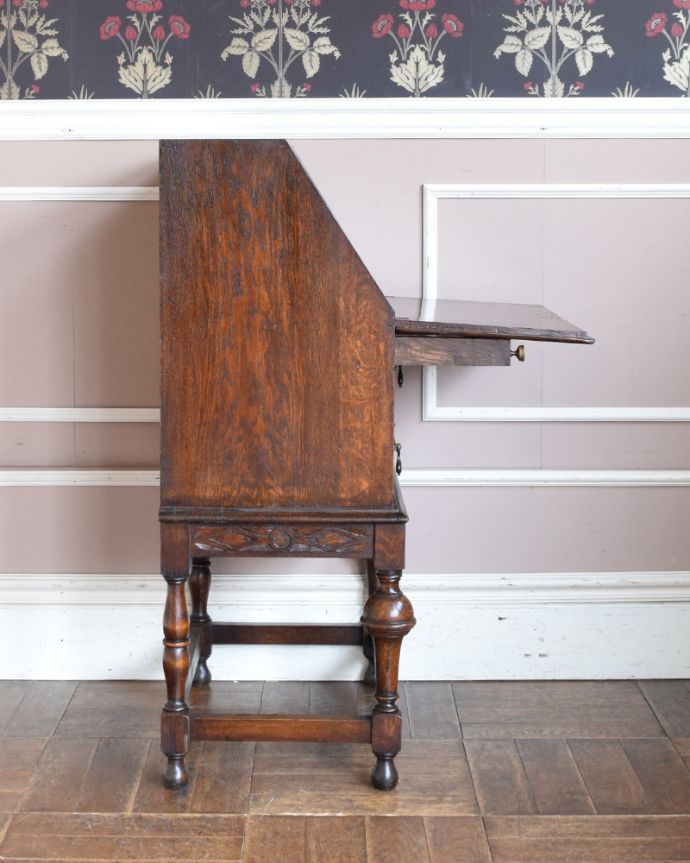 ビューロー アンティーク家具 小さいサイズのライティングビューロー、アンティークの英国輸入家具。横から見てもピカピカです。(q-907-f)