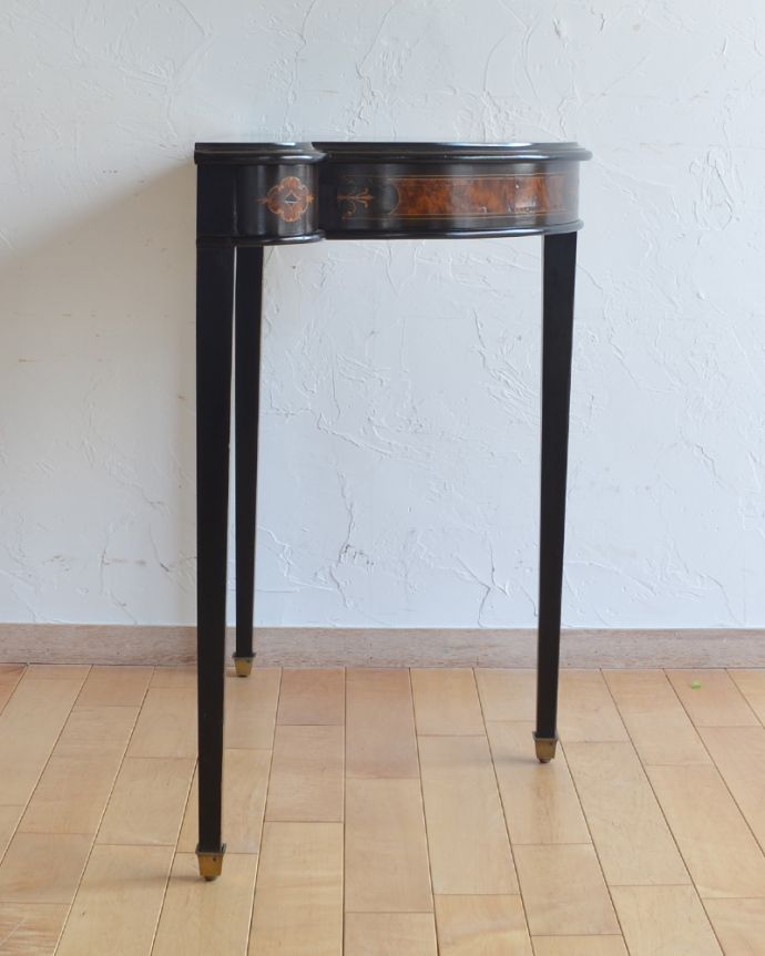 アンティークのテーブル アンティーク家具 英国のアンティーク家具、上品なコンソールテーブル。サイドはこんなにスッキリ!場所を取らないので使いやすいです。(q-920-f)