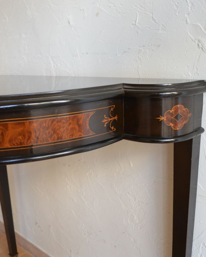 アンティークのテーブル アンティーク家具 英国のアンティーク家具、上品なコンソールテーブル。うっとりするぐらいの象嵌装飾です。(q-920-f)