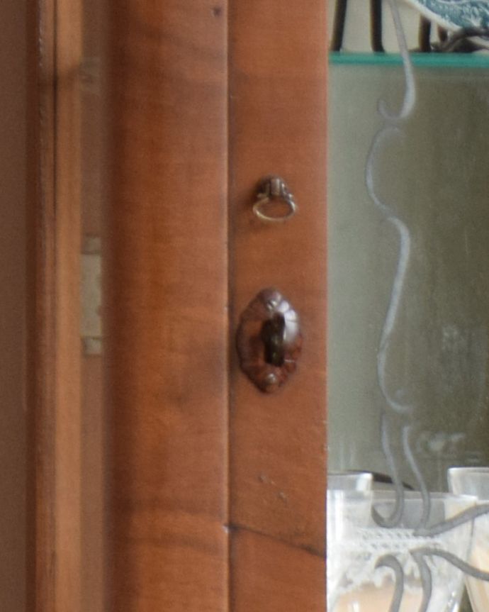 アンティークのキャビネット アンティーク家具 アンティークのショーケース、英国のミラー付きガラスキャビネット。小さな取っ手と鍵穴が付いています。(q-934-f)