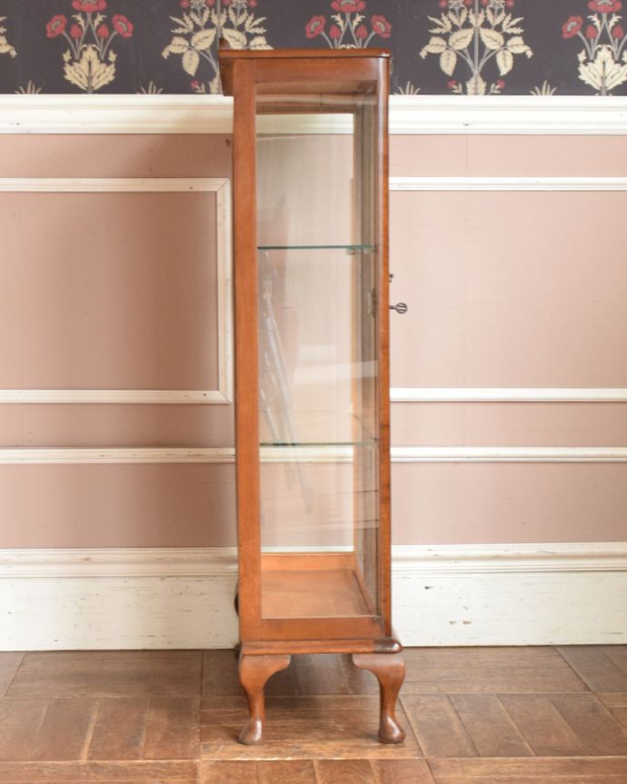 アンティークのキャビネット アンティーク家具 アンティークのショーケース、英国のミラー付きガラスキャビネット。サイドもガラスなので、どこから見ても美しいです!。(q-934-f)