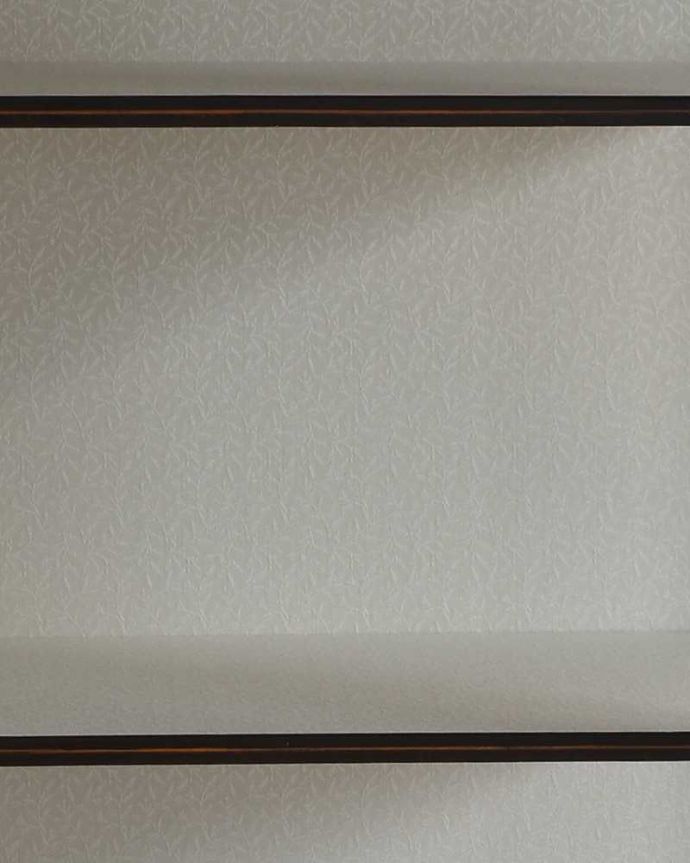 アンティークのキャビネット　アンティーク家具　英国輸入のアンティーク家具、象嵌入りのマホガニー材のガラスキャビネット。ガラス戸内の棚板は、固定です。(q-942-f)