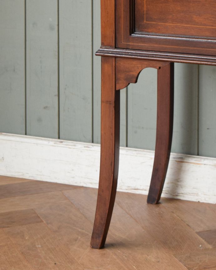 アンティークのキャビネット　アンティーク家具　象嵌入りの美しい英国インテリア、アンティークガラスキャビネット（鍵付き）。きちんと支えます。(q-951-f)