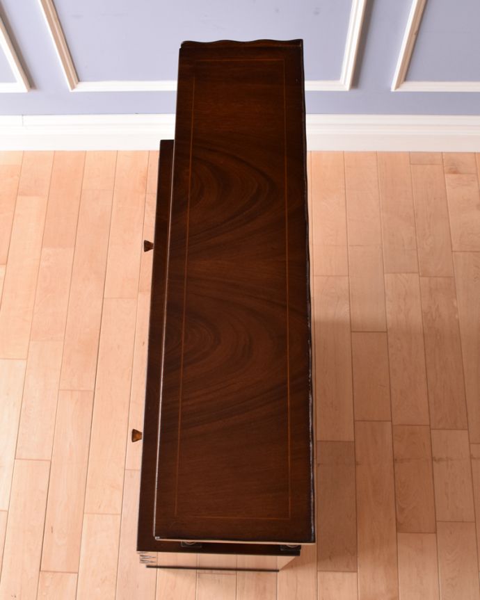 アンティークのキャビネット　アンティーク家具　飾りながらオシャレに収納できるブックシェルフ、英国のアンティーク家具。ピカピカにお直ししました。(q-963-f)