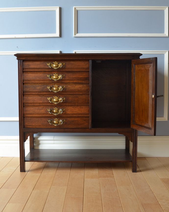 アンティークのチェスト　アンティーク家具　美しくてとっても便利、引き出しも扉も付いたアンティークファイリングチェスト。中もキレイにお直ししてありますので、安心して使ってくださいね。(q-973-f)