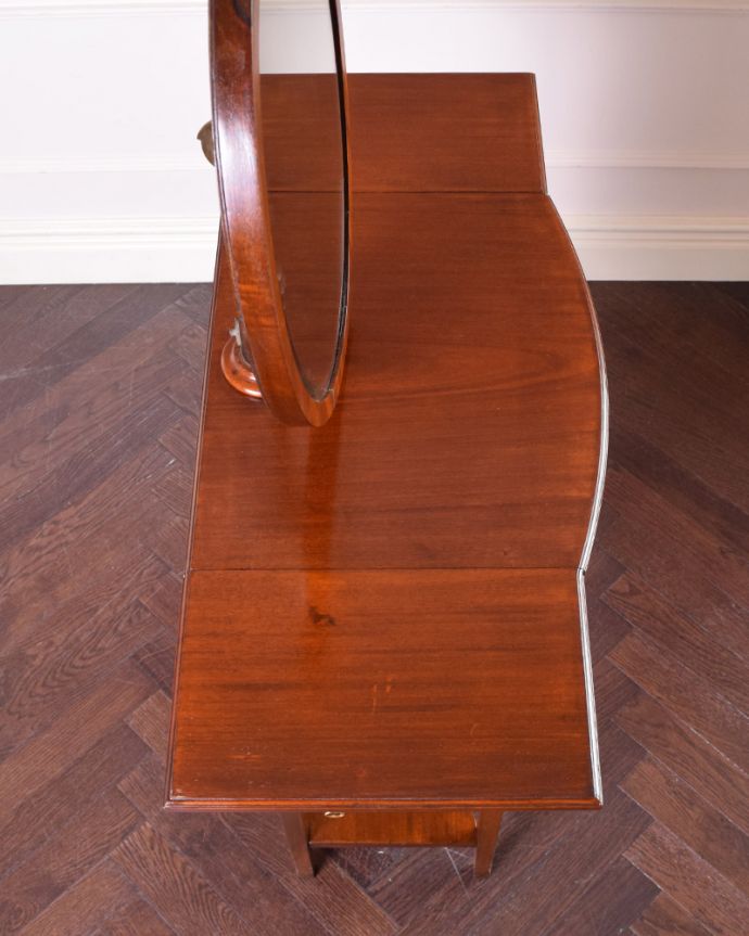 アンティークのドレッサー　アンティーク家具　英国紳士のシェービングスタンド、ミラー付きの美しいアンティーク家具（マホガニー材）。天板もピカピカにお直ししました。(q-974-f)