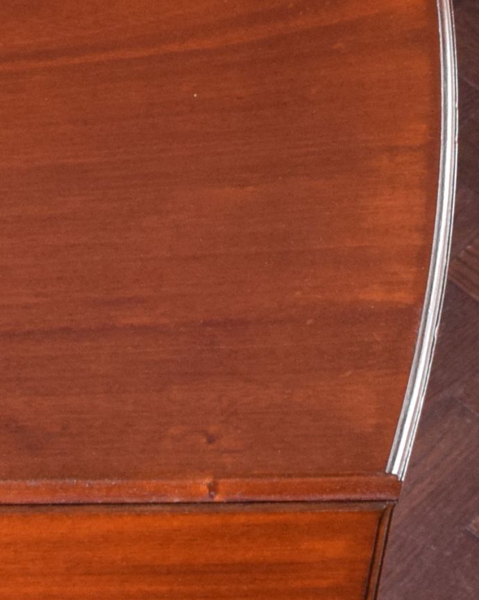 アンティークのドレッサー　アンティーク家具　英国紳士のシェービングスタンド、ミラー付きの美しいアンティーク家具（マホガニー材）。美しい木目です。(q-974-f)