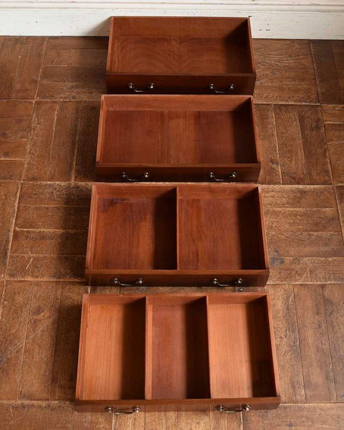 アンティークのチェスト　アンティーク家具　上品で女性らしい英国アンティーク、オーク材のチェスト。引き出しは手前が１段目です。(q-983-f)