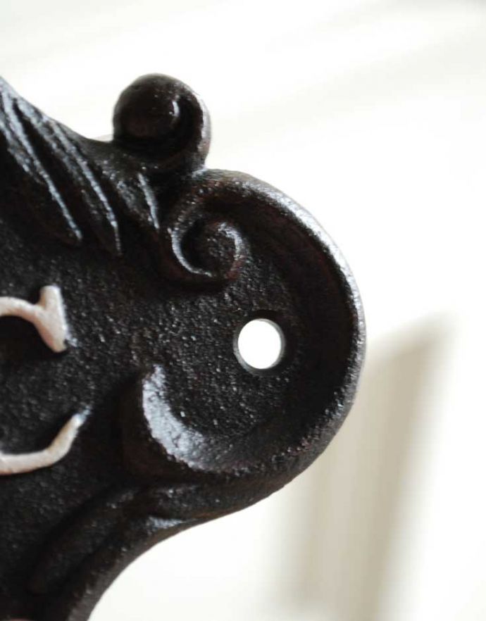 洗面・トイレ　住宅用パーツ　アンティーク風のアイアン製トイレットプレート（ＷＣ）。市販のネジで２ヶ所を留めて下さい。(sa-031)