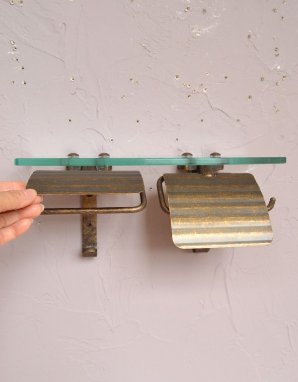 洗面・トイレ 住宅用パーツ 真鍮ペーパーホルダーダブル(アンティーク色)フック&ガラス棚付き。無垢材の真鍮をアンティーク風に着色した仕上げです。(sa-232)