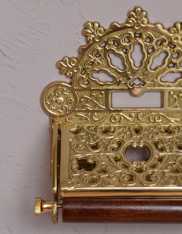 洗面・トイレ　住宅用パーツ　真鍮製クラシカルなペーパーホルダー （ゴールド）。ホテルのパウダールームような高級感があってうれしいデザイン。(sa-234)