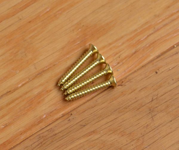 洗面・トイレ　住宅用パーツ　真鍮製クラシカルなペーパーホルダー （ゴールド）。ビスもセットでお届けします。(sa-234)