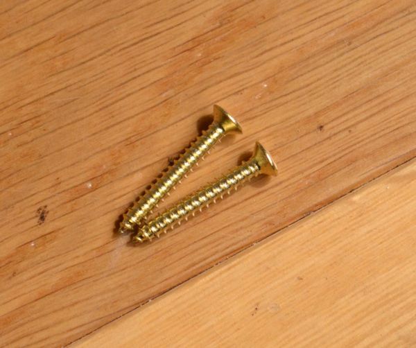 洗面・トイレ　住宅用パーツ　真鍮ペーパーホルダーダブル（アンティークホワイト）。ビスもセットでお届けします。(sa-252)