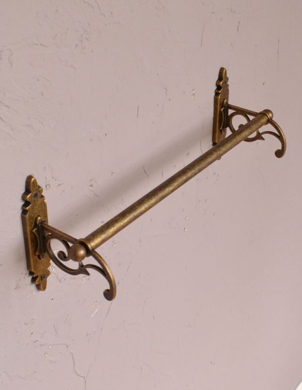 洗面・トイレ 住宅用パーツ クラシックシリーズ真鍮製タオルバー(アンティーク色)。サニタりールームを華やかに演出してくれるアイテムです。(sa-620)