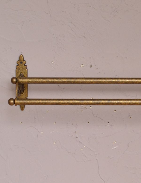 洗面・トイレ　住宅用パーツ　クラシックシリーズ真鍮製ダブルタオルバー（アンティーク色）。クラシックな雰囲気を感じさせながら、シンプルに仕上げたデザインです。(sa-621)