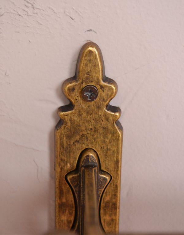 洗面・トイレ　住宅用パーツ　クラシックシリーズ真鍮製ダブルタオルバー（アンティーク色）。4ヶ所ビスで留めてお使い下さい。(sa-621)