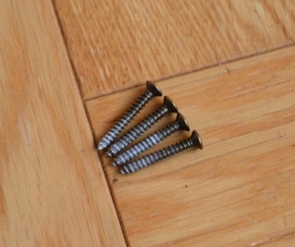 洗面・トイレ　住宅用パーツ　ヨーロピアン調の真鍮製タオルバー（アンティーク色）。ビスもセットでお届けします。(sa-626)