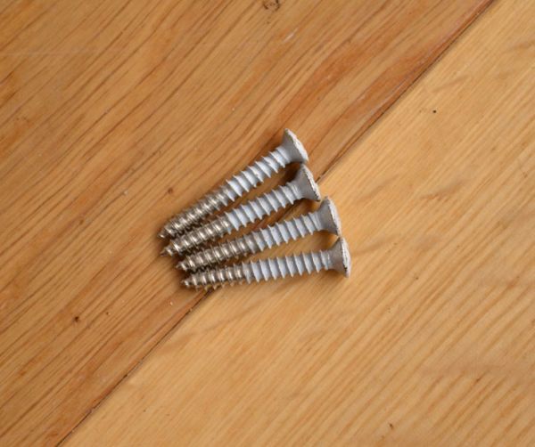 洗面・トイレ　住宅用パーツ　ヨーロピアン調の真鍮製ダブルタオルバー（アンティークホワイト）。ビスもセットでお届けします。(sa-629)