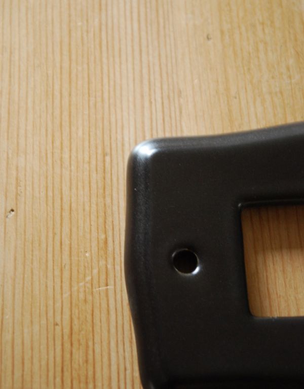 スイッチ・スイッチカバー　住宅用パーツ　陶器製スイッチプレート/黒マット（3スイッチタイプ）電気スイッチ。モダンなお部屋にも、和のインテリアにも合います。(sc-19-c)