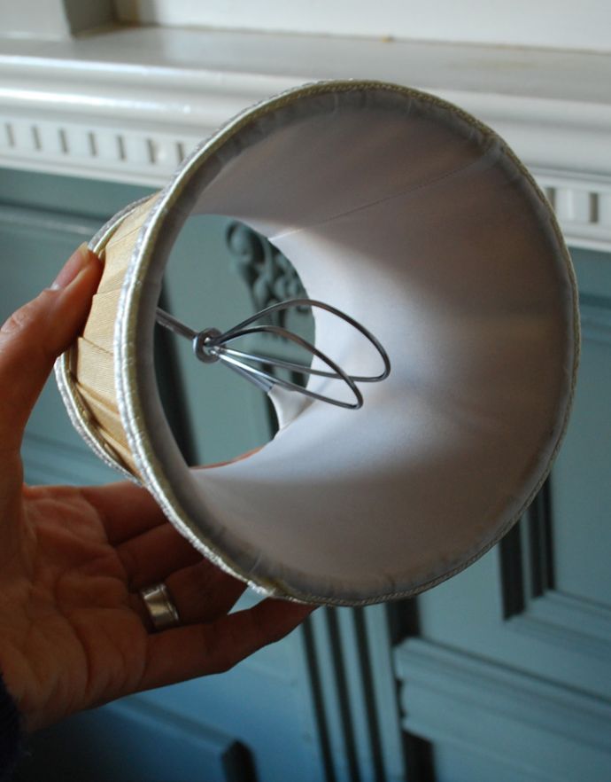 シャンデリア球のシェード　照明・ライティング　大人可愛いマスタードカラーの布シェード。クリップタイプになっているので、簡単に取り付けられます。(sd-36)