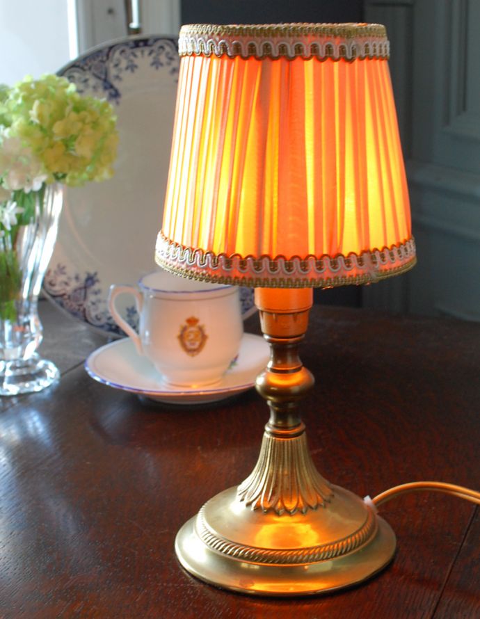 シャンデリア球のシェード　照明・ライティング　優しいオレンジカラーの布シェード。ほんのりとした明かりが灯るので、リラックスするのに最適な照明です。(sd-37)