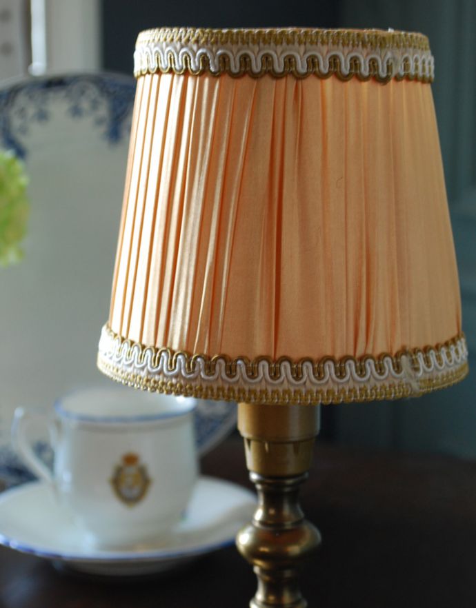 シャンデリア球のシェード　照明・ライティング　優しいオレンジカラーの布シェード。スタンドライトにつけるだけで、ドレスアップができます。(sd-37)