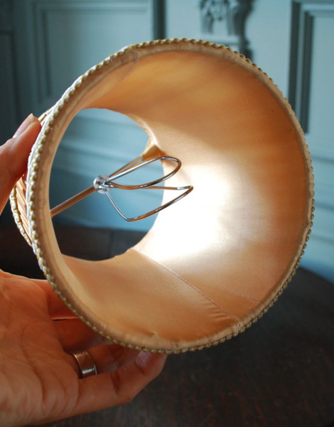 シャンデリア球のシェード　照明・ライティング　優しいオレンジカラーの布シェード。クリップタイプになっているので、簡単に取り付けられます。(sd-37)