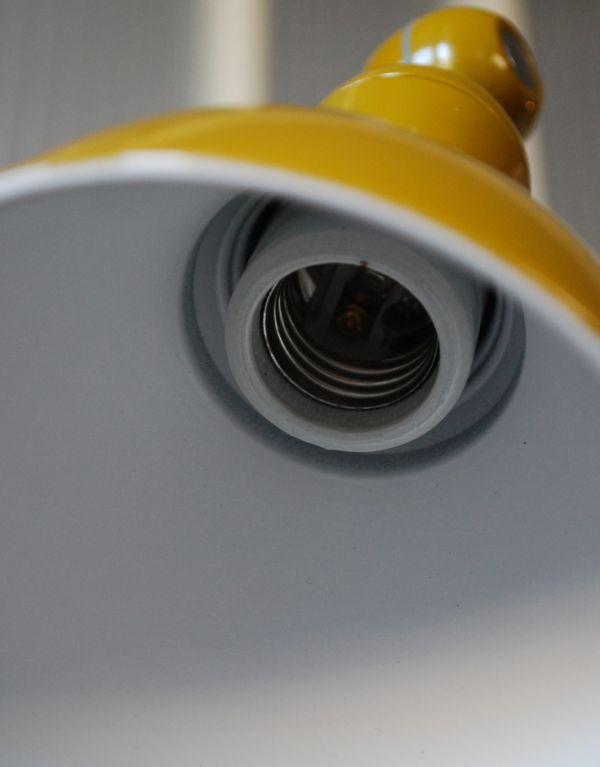 照明・ライティング　レトロで可愛いデスクランプ（イエロー）。国産球対応のテーブルランプです。(TL-0022)