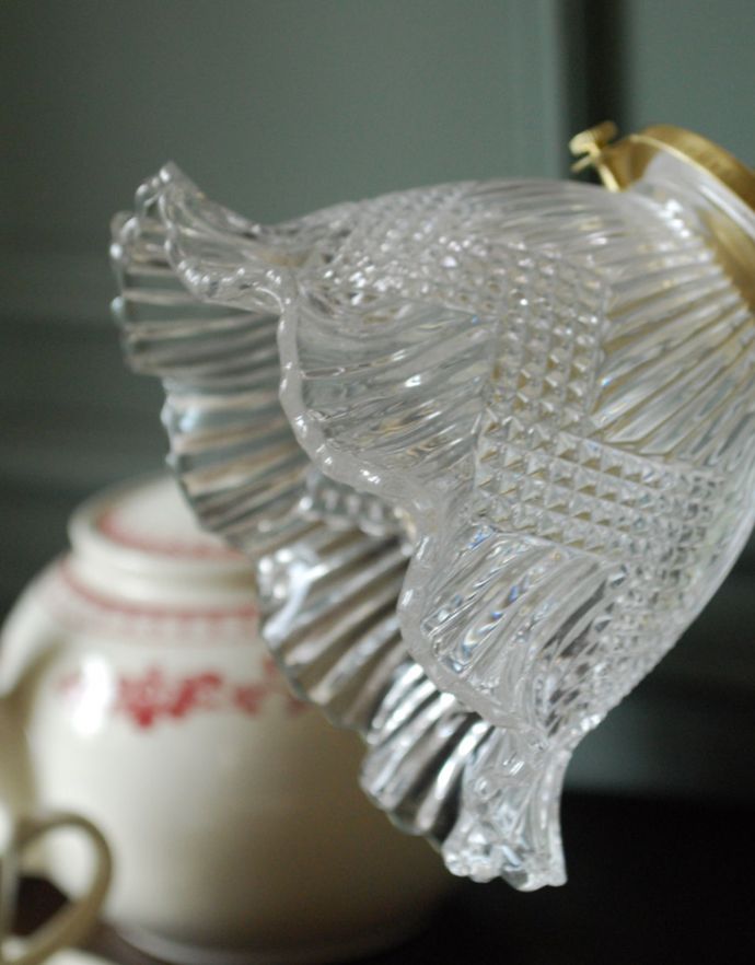 スタンドライト　照明・ライティング　木製土台のデスクランプ（照明）、ガラスシェードのテーブルランプ（真鍮メッキ）。シェードは、クリアガラスを使用しています。(TL-0028)