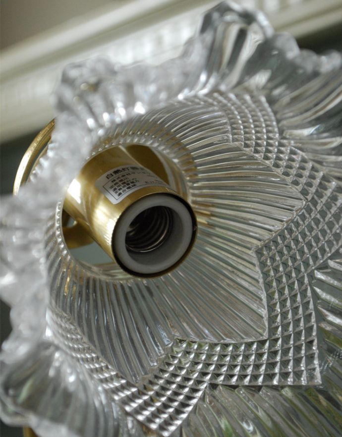 スタンドライト　照明・ライティング　木製土台のデスクランプ（照明）、ガラスシェードのテーブルランプ（真鍮メッキ）。国産球対応のランプです。(TL-0028)