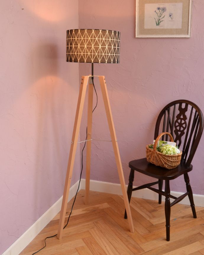 スタンドライト　照明・ライティング　木製スタンド×布シェードがお洒落な北欧スタイルのフロアライト（BK）（電球なし）。背の高いフロアランプ。(TL-0034)