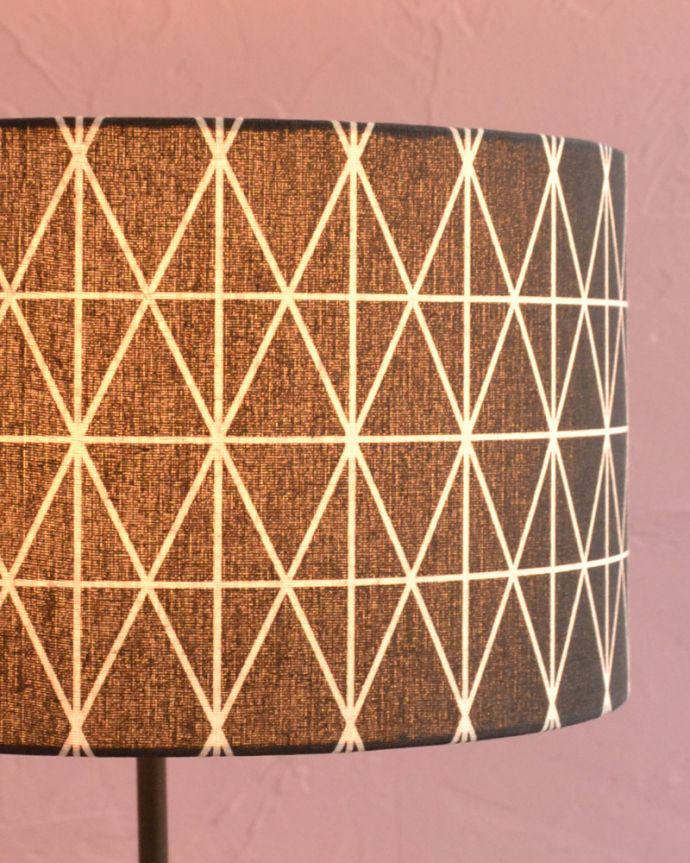 スタンドライト　照明・ライティング　木製スタンド×布シェードがお洒落な北欧スタイルのフロアライト（BK）（電球なし）。柔らかな明かりの布シェード。(TL-0034)