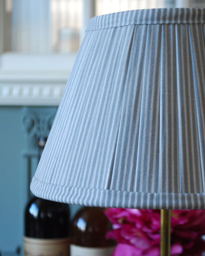 スタンドライト 照明・ライティング Handleオリジナルランプスタンド+布シェード(ストライプ)(E17シャンデリア球付)。コントワール・ドゥ・ファミーユのシェードを使用しています。(TL-0036)