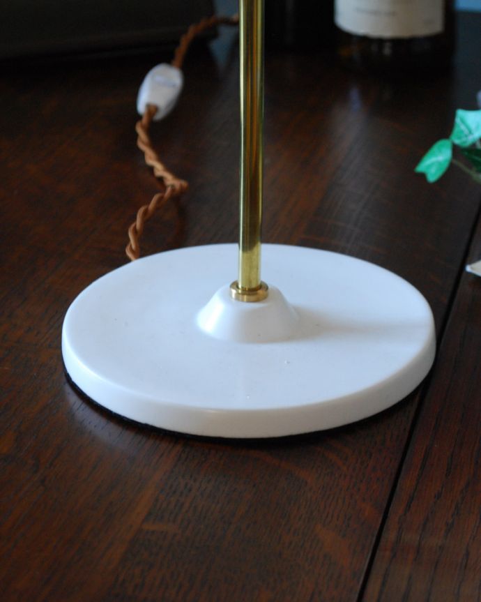 スタンドライト 照明・ライティング Handleオリジナルランプスタンド+布シェード(ストライプ)(E17シャンデリア球付)。土台はボーンチャイナ製。(TL-0036)