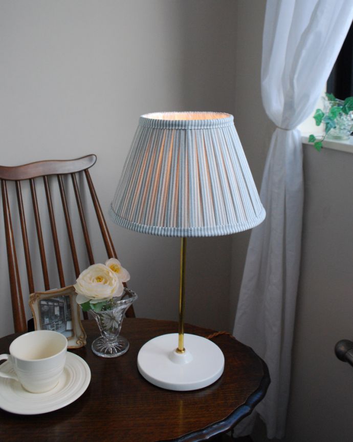 スタンドライト 照明・ライティング Handleオリジナルランプスタンド+布シェード(ストライプ)(E17シャンデリア球付)。布の質感があたたかい明かりを演出してくれます。(TL-0036)
