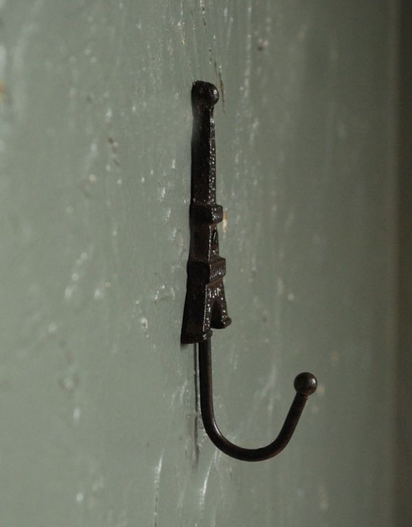 フック・フックボード 住宅用パーツ アイアン製アンティーク風エッフェル塔フック。横から見るとこんな感じです。(u-767)