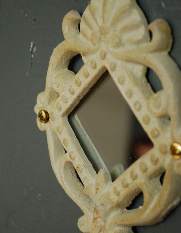 フック・フックボード　住宅用パーツ　アイアン製アンティーク風WHミラーフック（菱形）。アンティーク風の加工がされたアイアンに、ミラーが付いたオシャレなデザインです。(u-769)